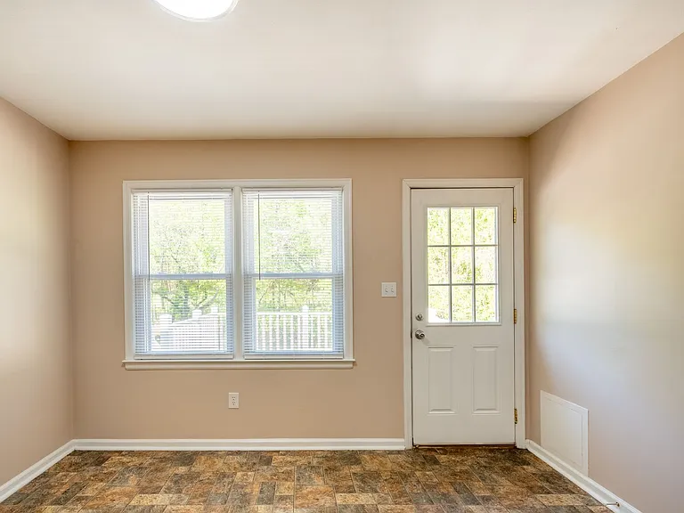2561 Rutrough Rd — Photo 38