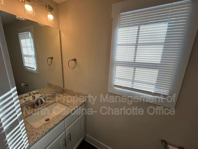 1402 Martin Luther King Ave #B — Photo 9