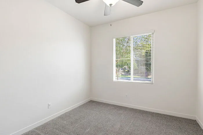692 N Blackbird Dr — Photo 24