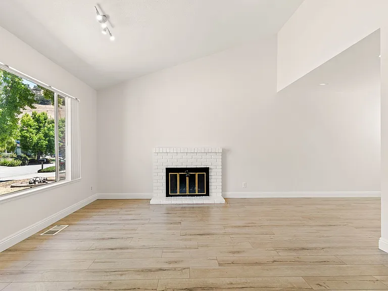 36711 Nichols Ave — Photo 4