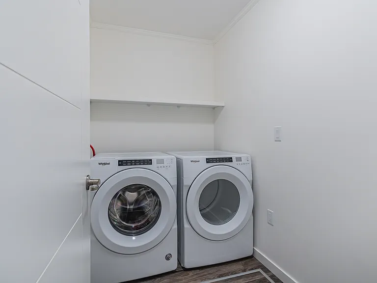 107 Thode Ave — Photo 45