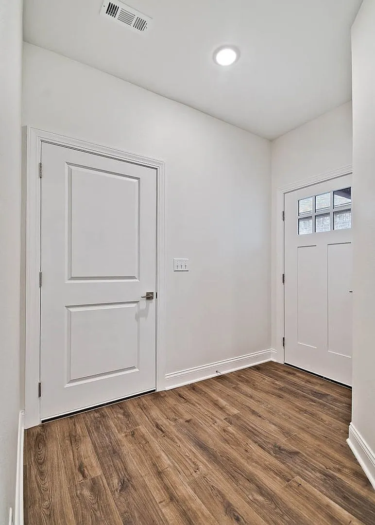 Big Creek Golf Course - 3 Bed 2 Bath Double Garage (Newer Construction) — Photo 3
