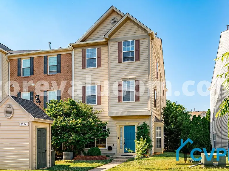 1934 Hackberry Ct — Photo 1