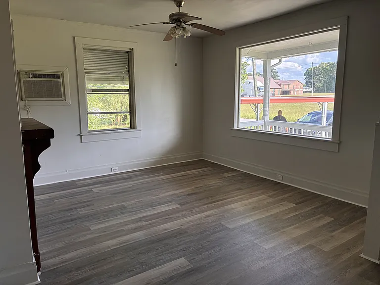 1226 Sizemore St — Photo 3