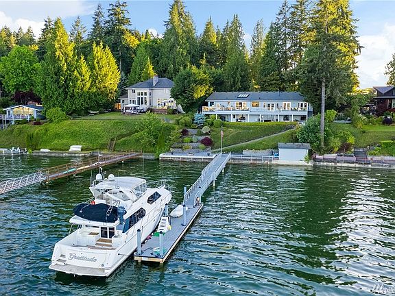 3rd image of 4023 Forest Beach Dr NW