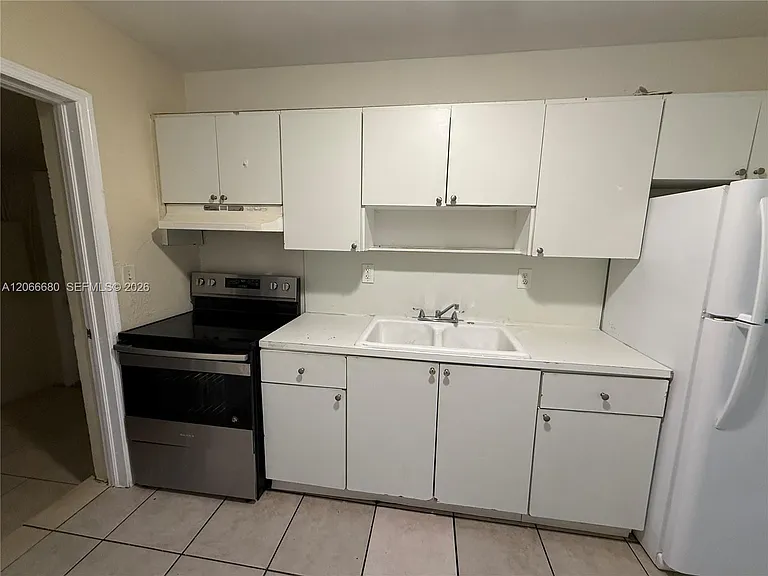 4520 NW 13th Ave #4520 — Photo 2