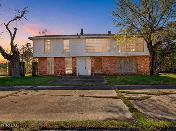 10149 River Dr, Bay Saint Louis, MS 39520