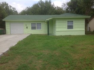 1006 E Polk Ave, Victoria, TX 77901
