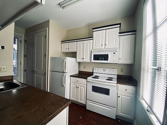 4th image of 700 University Dr Ste 18
