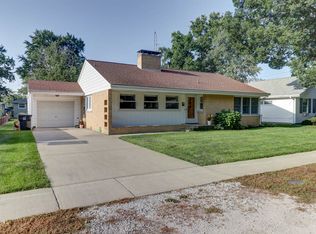 807 E Pinzon St, Tuscola, IL 61953