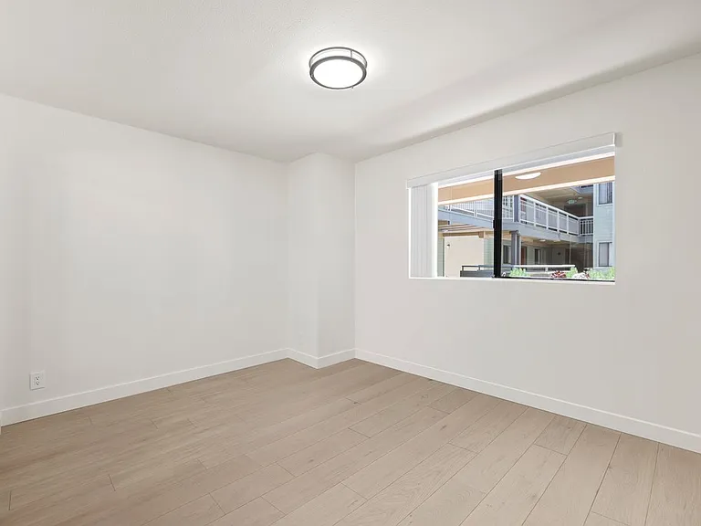 1141 N Columbus Ave — Photo 19