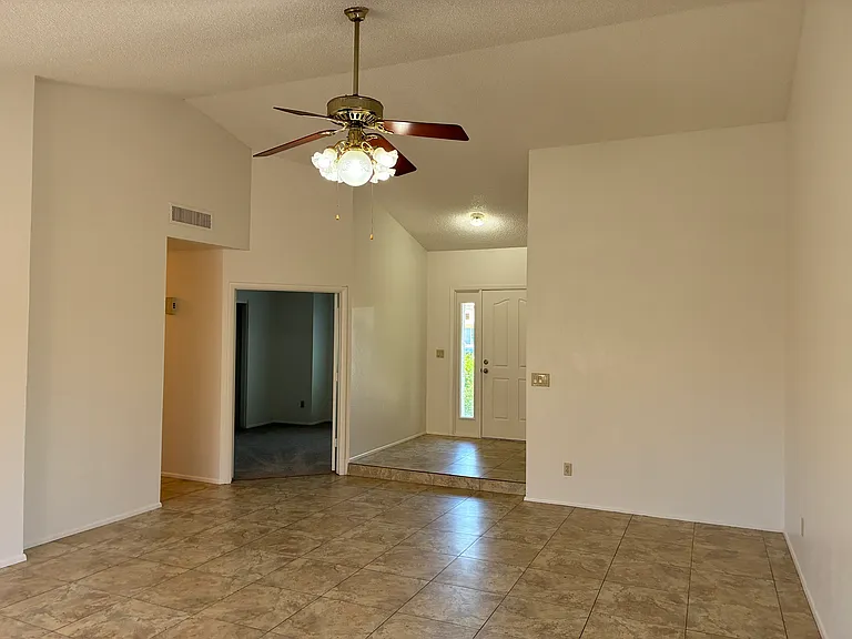 10820 W Wagon Wheel Dr — Photo 4