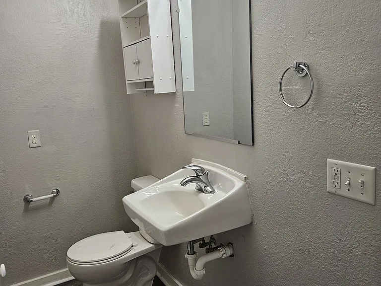 Lake Ripley Apartments — Photo 31