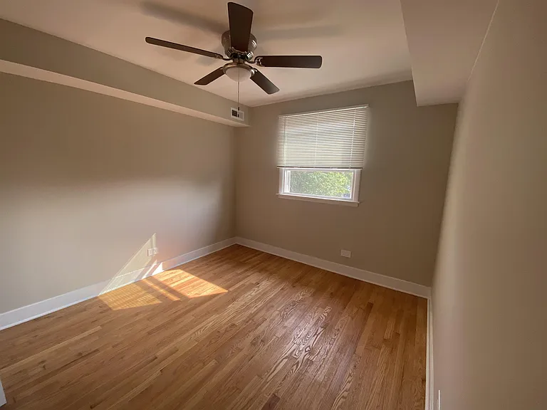 6720 N Damen Ave #3B — Photo 5