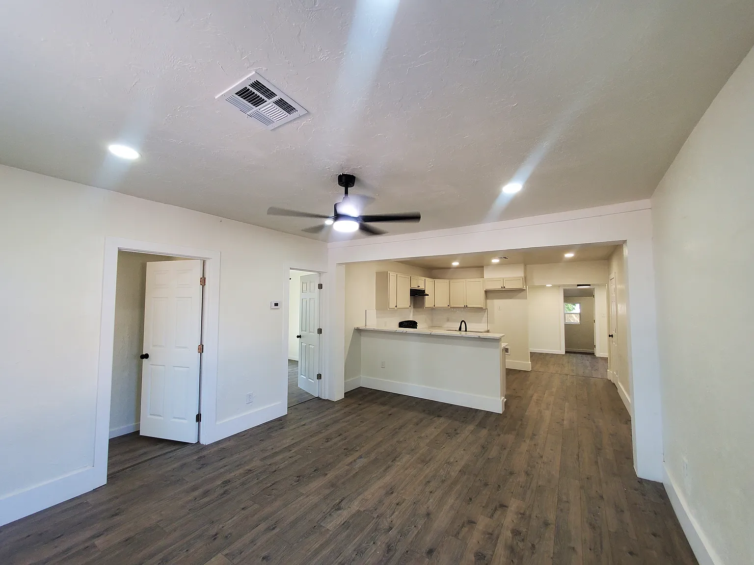 3 bed, 1358 sqft, $1,425 — Photo 3