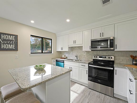 5th image of 3364 La Condesa St