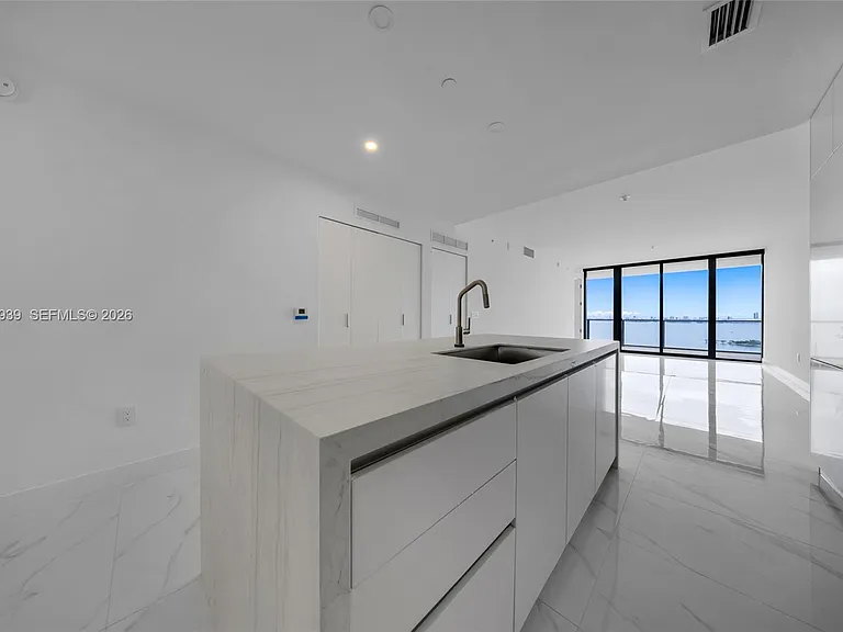 700 NE 24th St #1706 — Photo 8