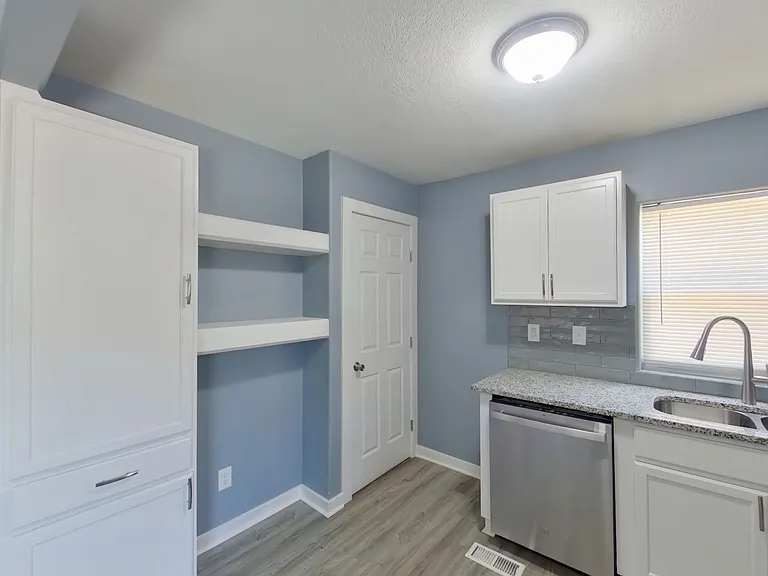 2027 N Spruce St — Photo 5