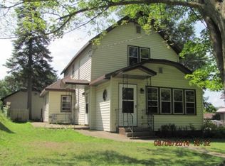 112 E Freeborn St, Cecil, WI 54111