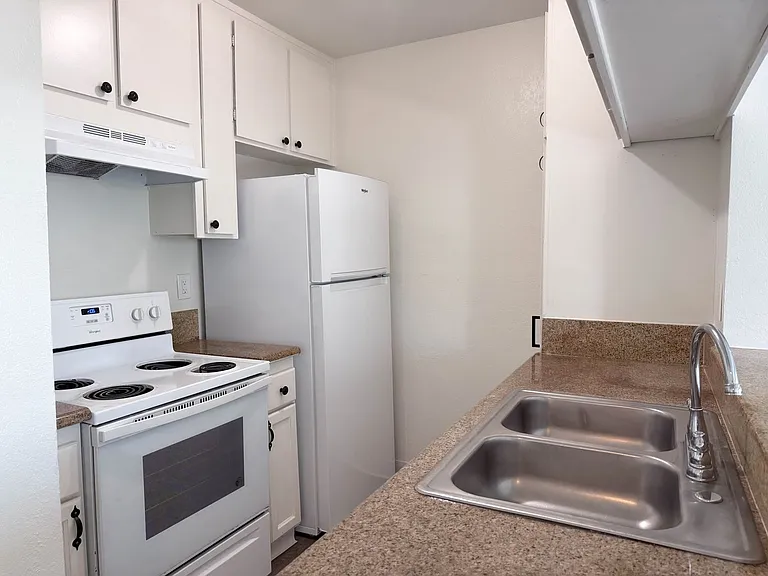 3815 Marlborough Ave — Photo 6