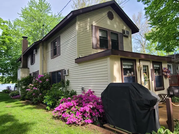 55682 Indian Lake Rd, Dowagiac, MI 49047