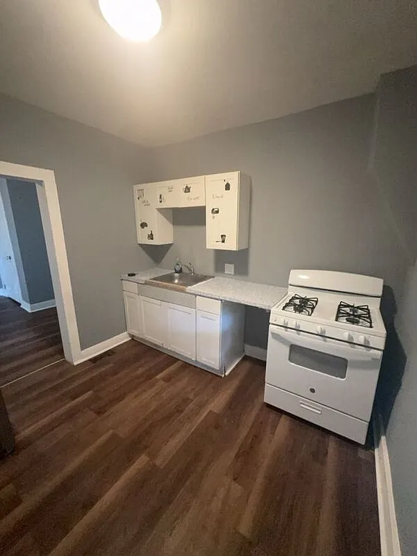 3 bed, 1.0 bath, 1800 sqft, $1,150 — Photo 2