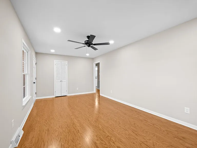 215 Hill St — Photo 25