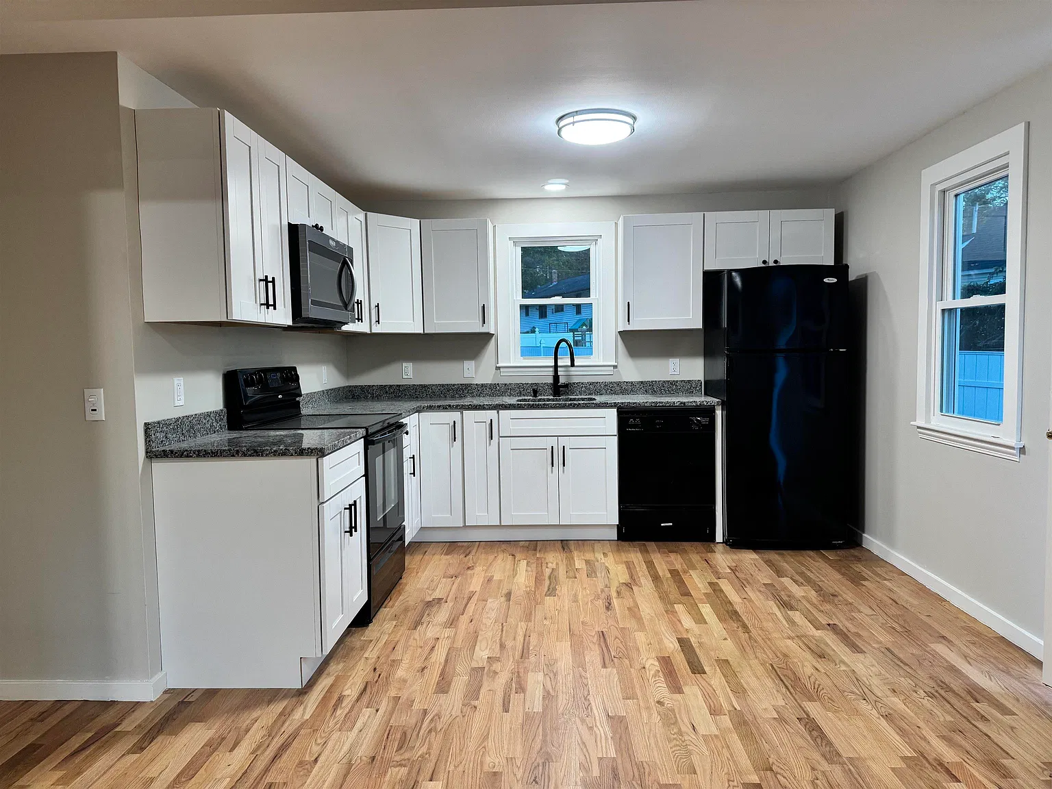 4 bed, 1.0 bath, 974 sqft, $3,200 — Photo 2