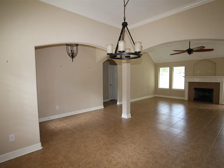 1504 Glen Oaks Dr — Photo 13