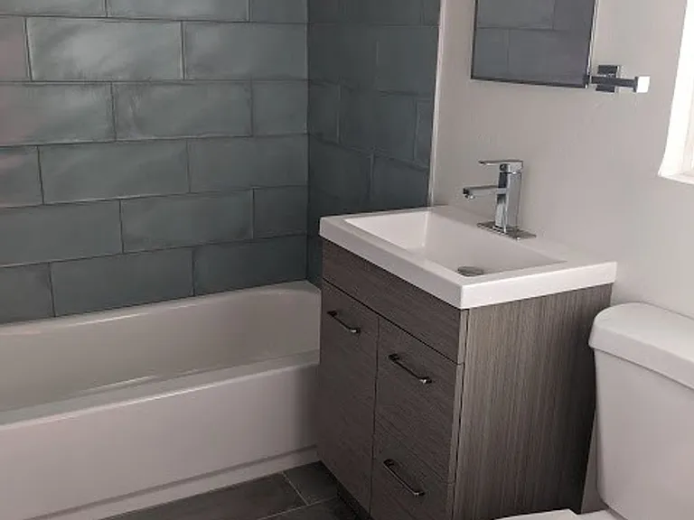2762 N Forgeus Ave — Photo 11
