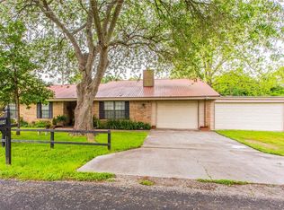 104 W 9th St, Elgin, TX 78621