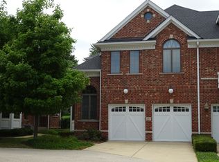 355 Arbor Glen Blvd, Schaumburg, IL 60195