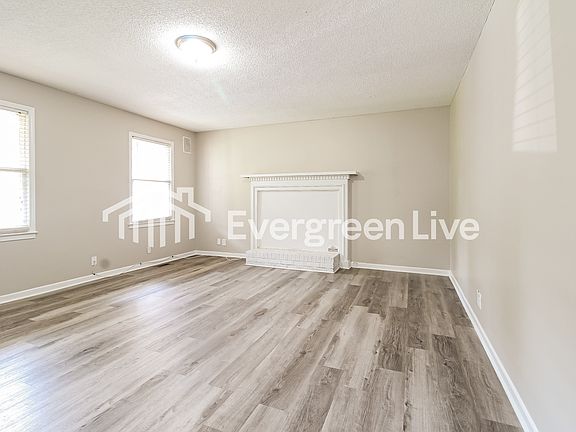 3rd image of 113 Court Dr