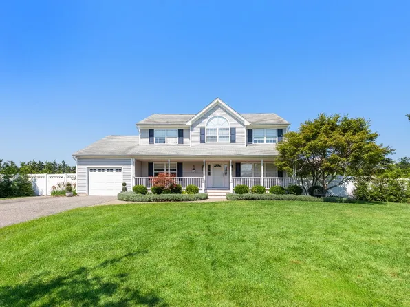 25 Sunflower Ct, Baiting Hollow, NY 11933