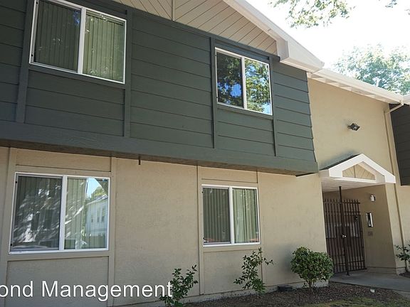 4th image of 1328 D St APT 06