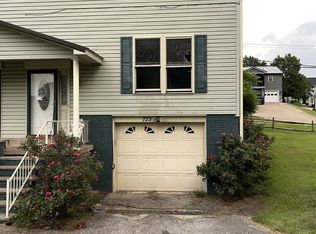 723 Woodland Dr, Nitro, WV 25143