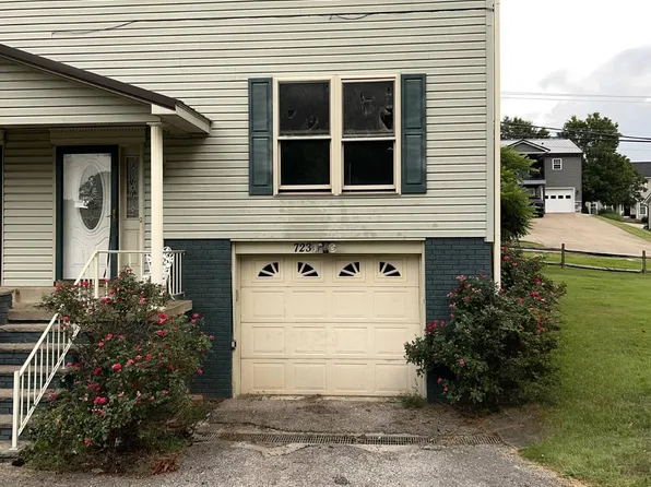 723 Woodland Dr, Nitro, WV 25143