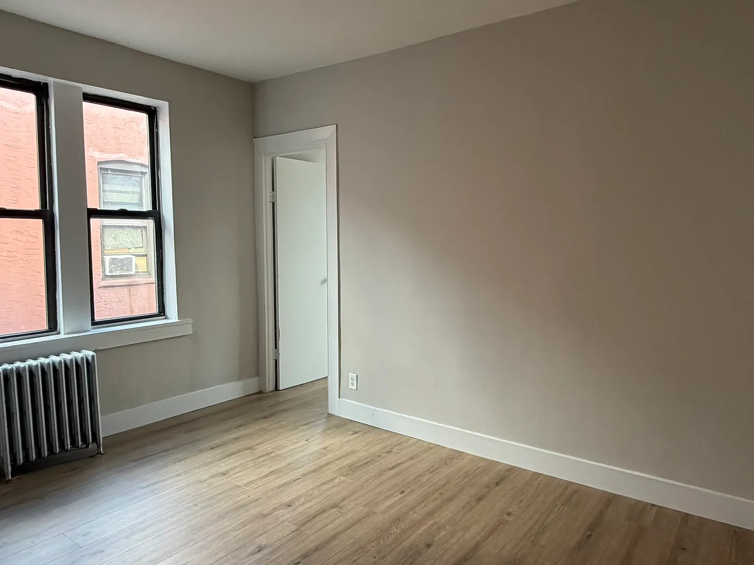 37-31 Crescent Street — Photo 1