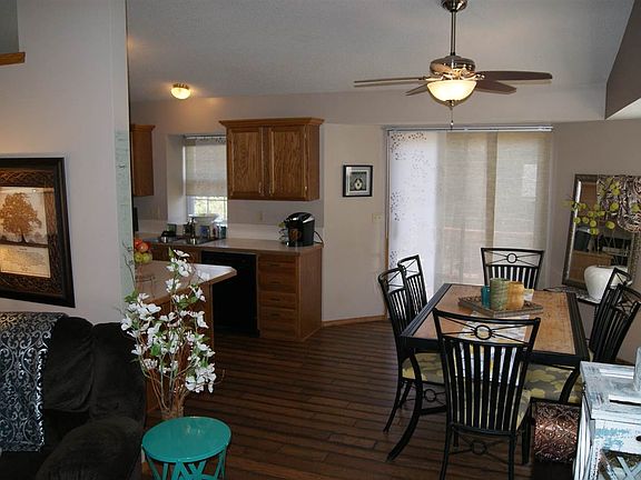 4th image of 712 S Dublin Dr