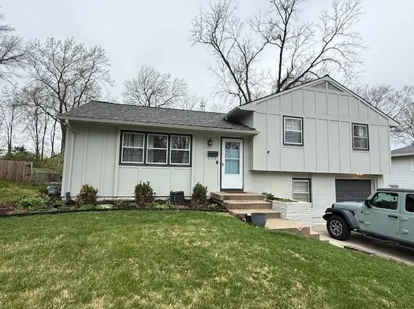 5318 Goodman Ln, Overland Park, KS 66202