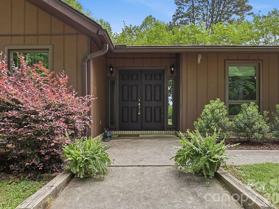 13th image of 855 Edmiston Rd