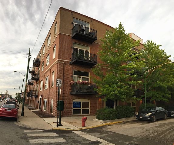 1st image of 2804 N Oakley Ave #208