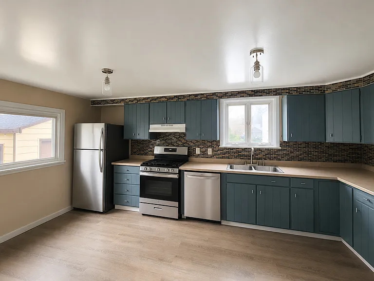 162 Hayward Ave — Photo 2