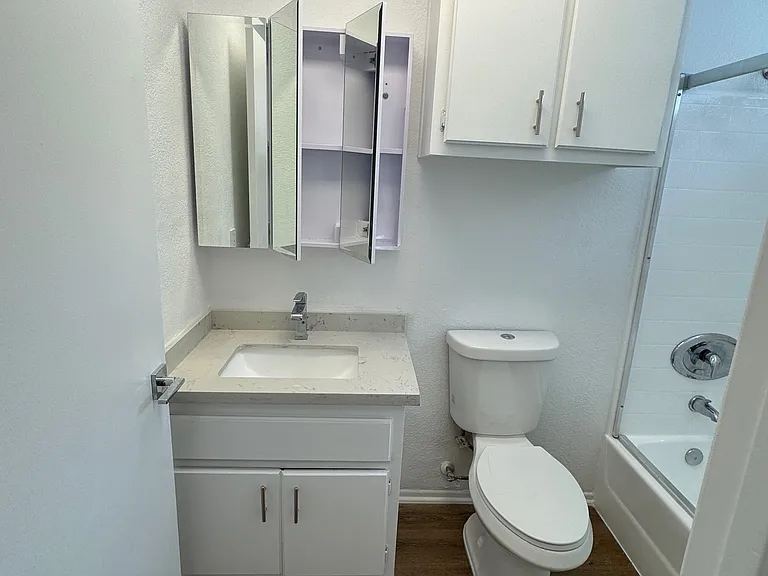 1415 W 257th St #18 — Photo 5