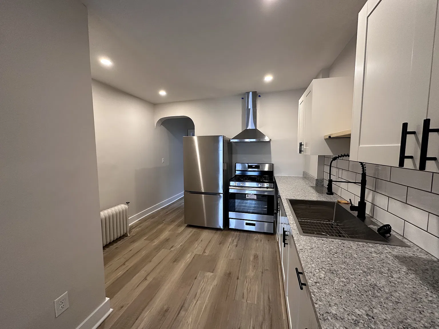 Studio, 410 sqft, $1,645 — Photo 3