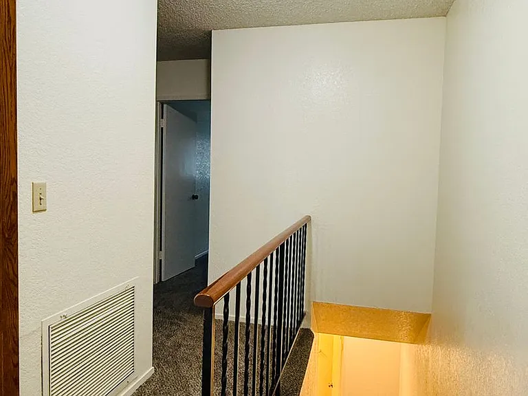 247 E Upjohn Ave — Photo 9