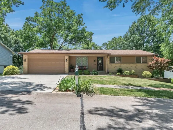 2648 Softwood Dr, Saint Louis, MO 63129