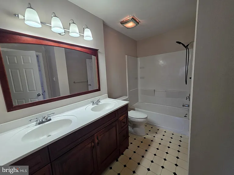 2529 Cottonwood Ct — Photo 8