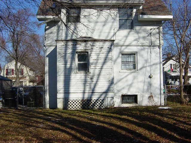 2nd image of 1905 Cadillac St