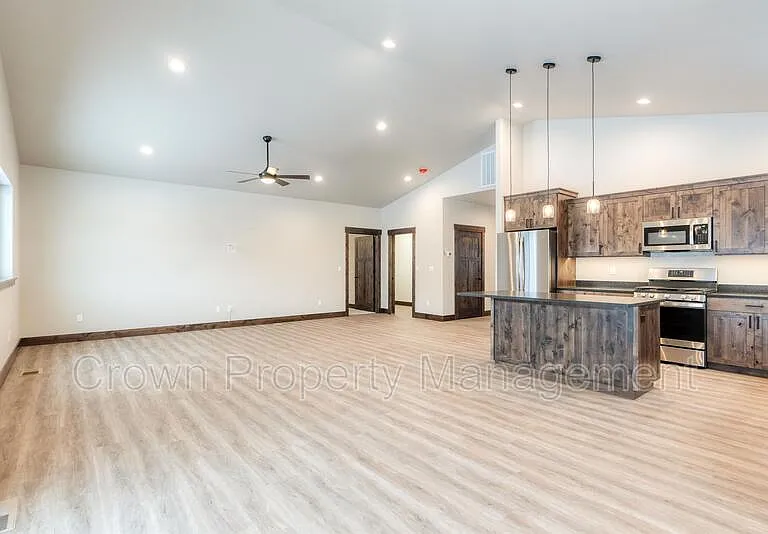 4032 Snowberry Ave — Photo 34
